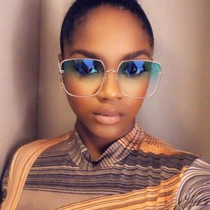 Meet your Posher, Maleka